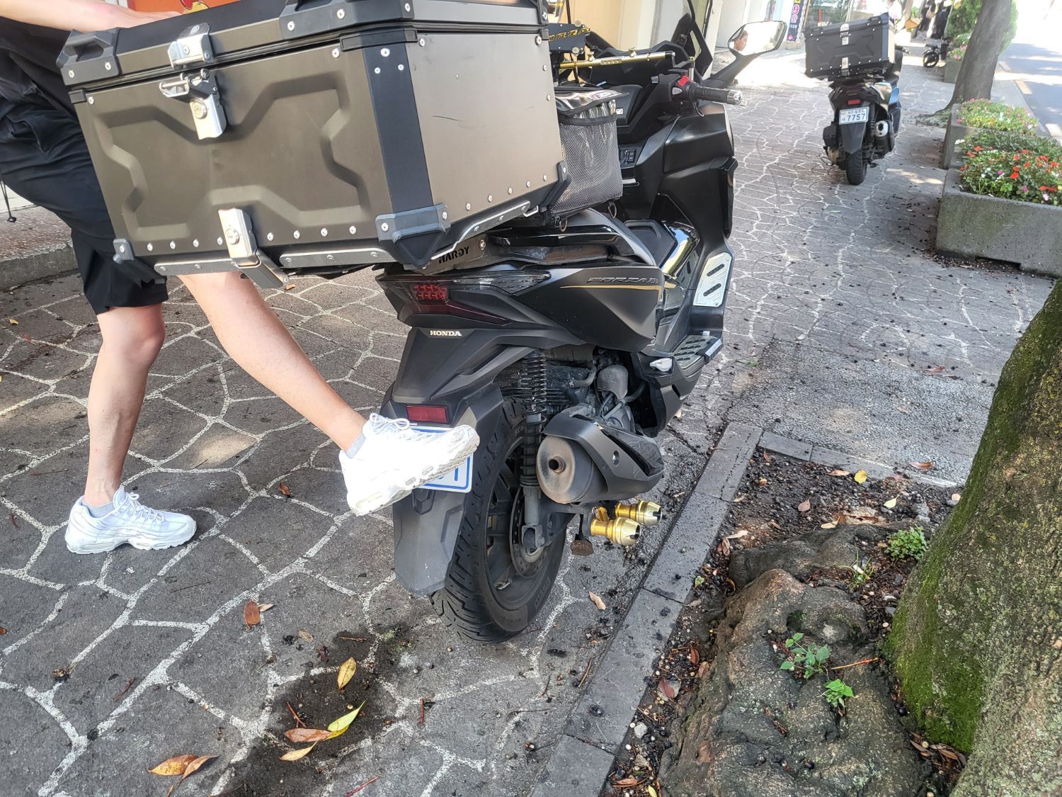 혼다 포르자 350 thumb 2