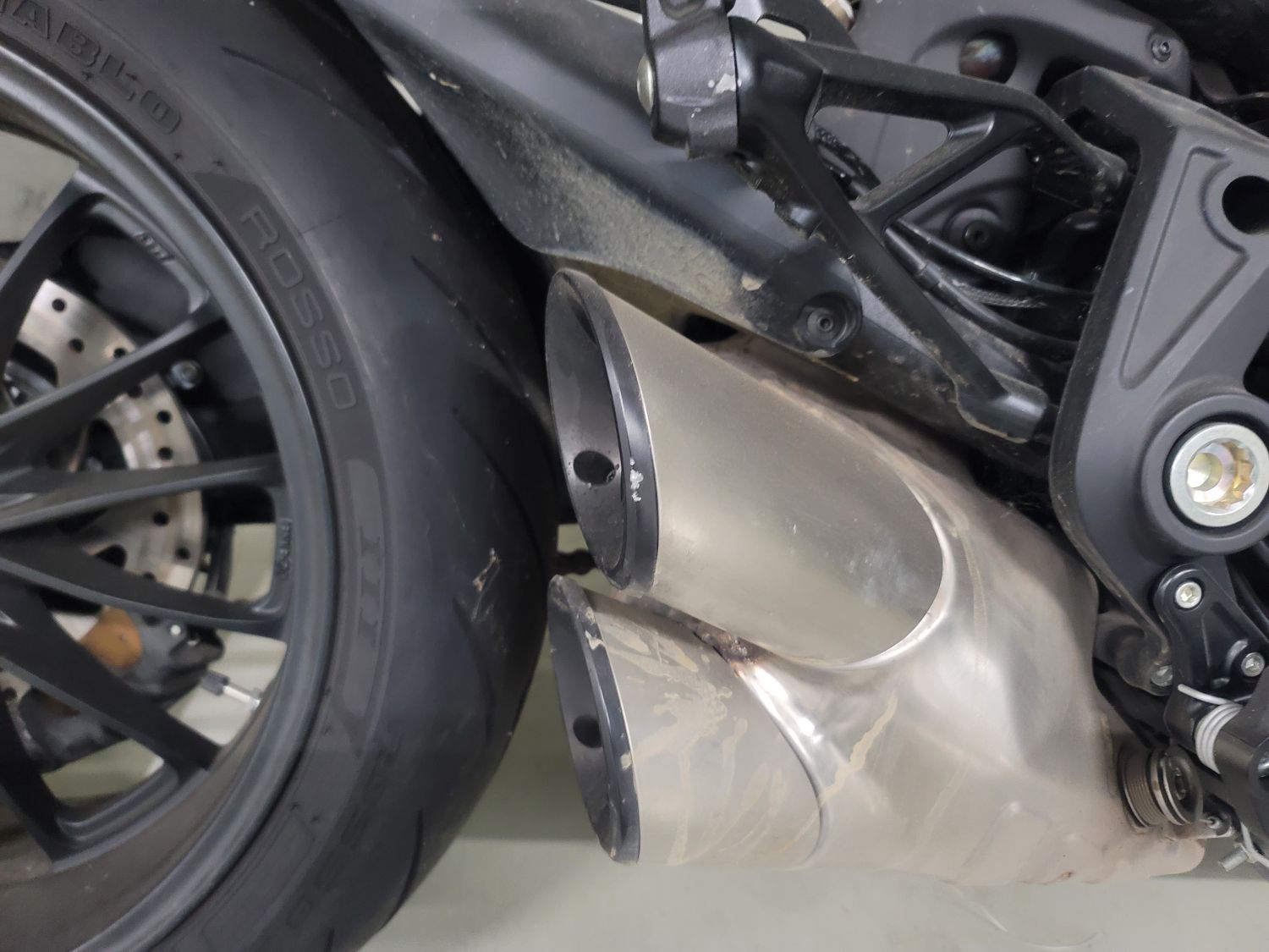 두카티 디아벨 1260 S 2021 레드 사진 6