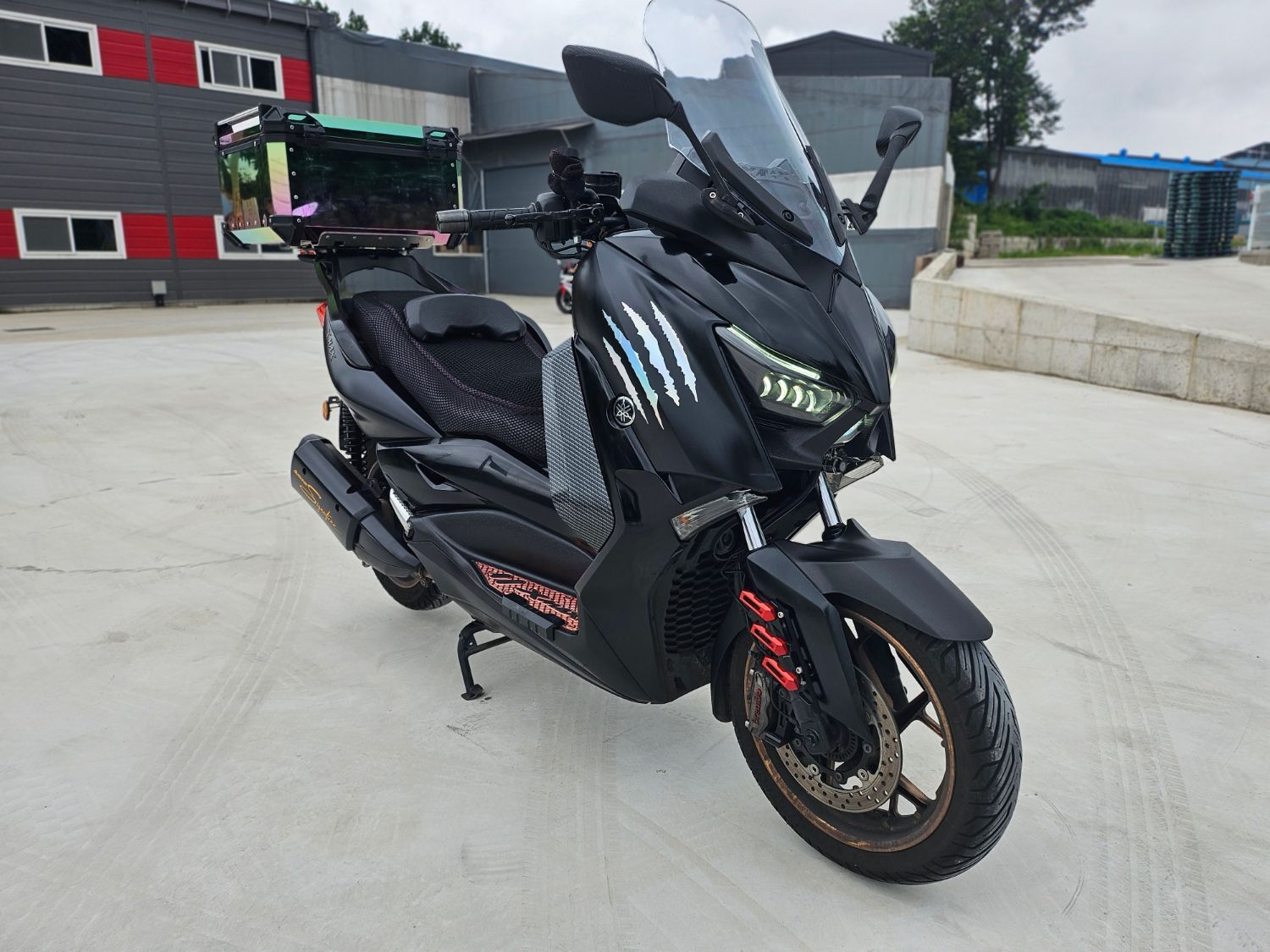 야마하 XMAX 300 ABS thumb 2