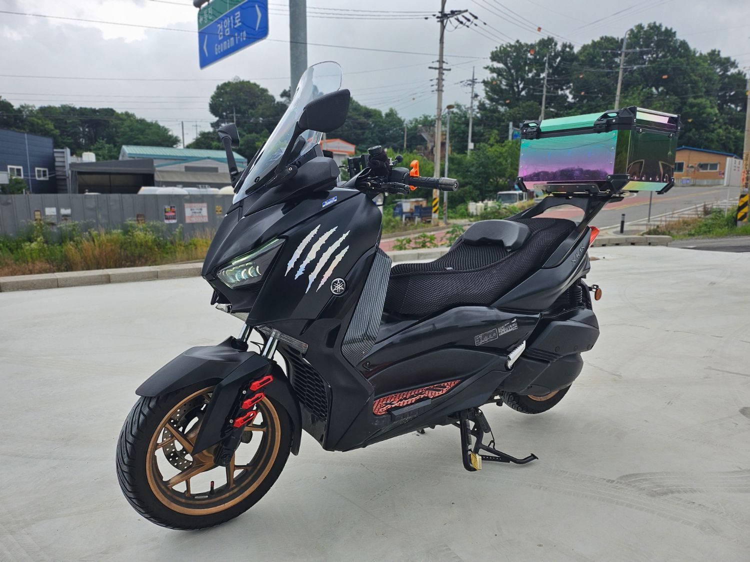 야마하 XMAX 300 ABS more