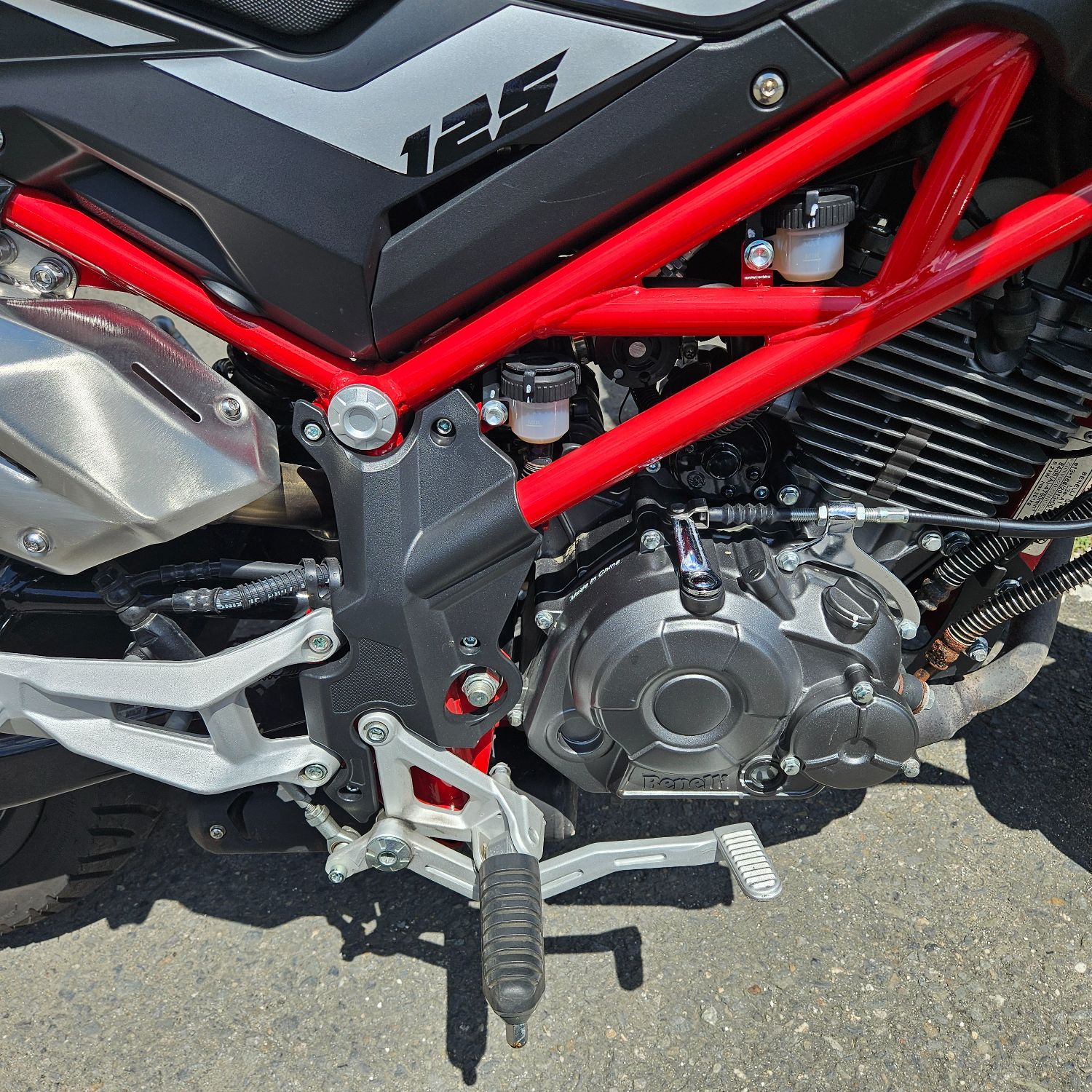 베넬리 TNT 125 thumb 2