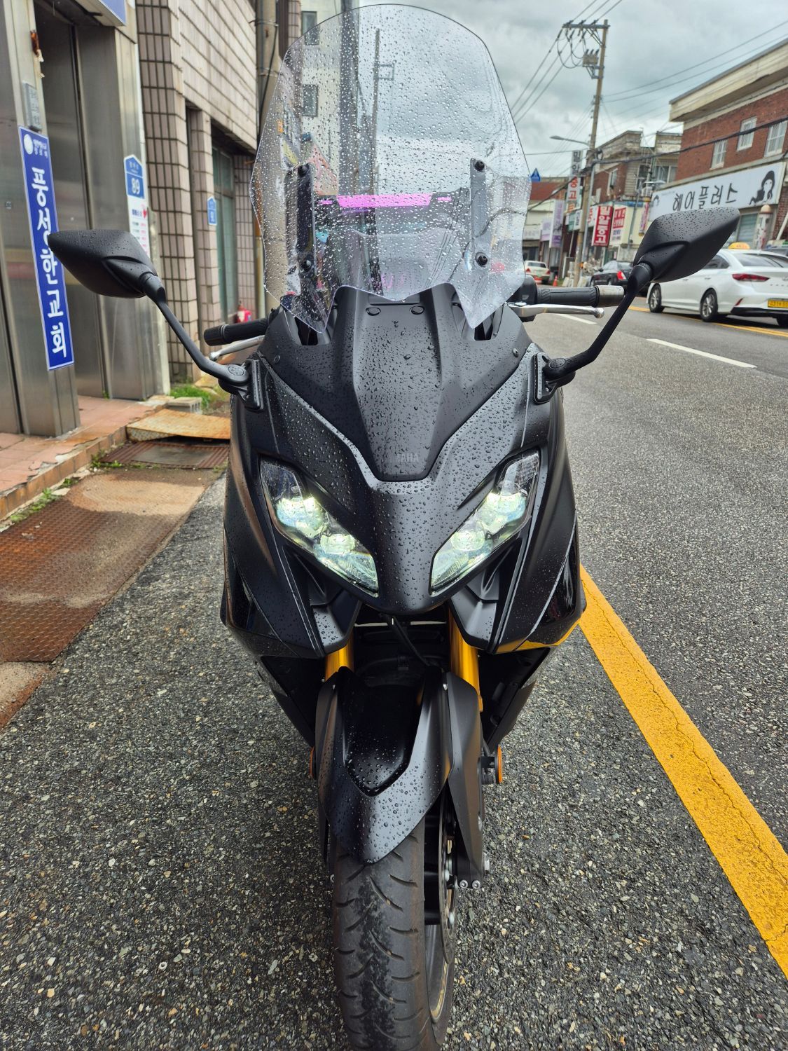 야마하 TMAX 560 thumb 2