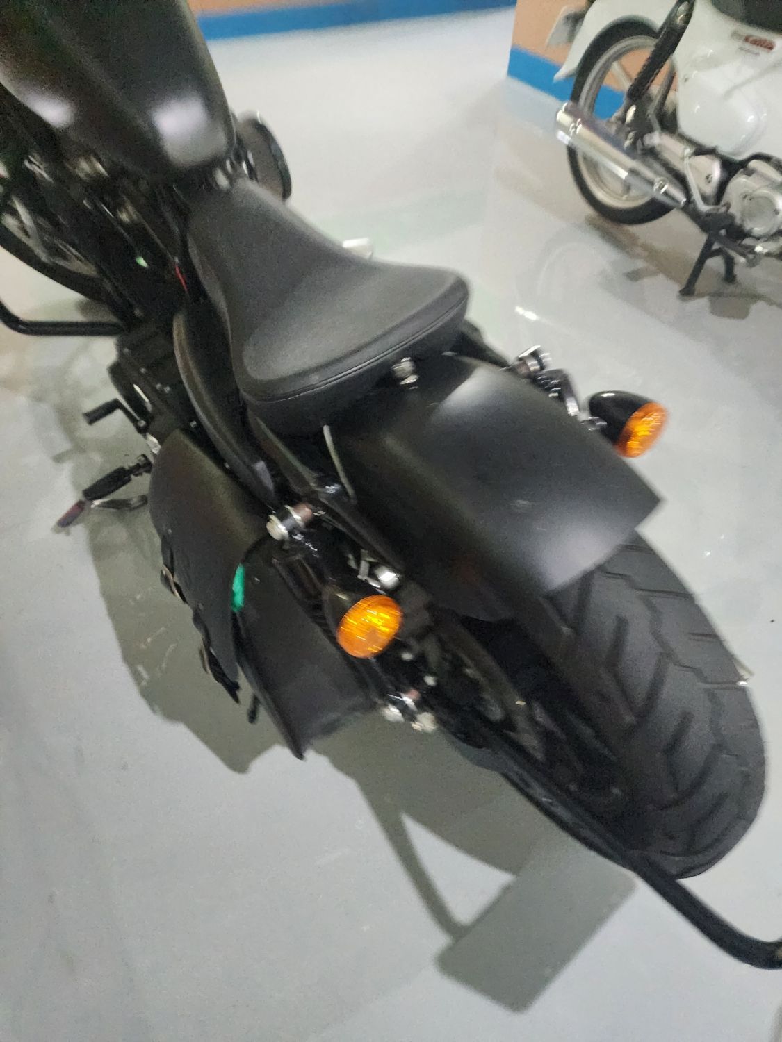 할리데이비슨 아이언 883 thumb 2