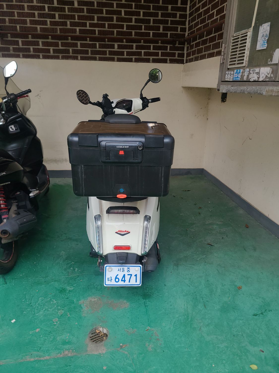 빅토리아 니키 125 more