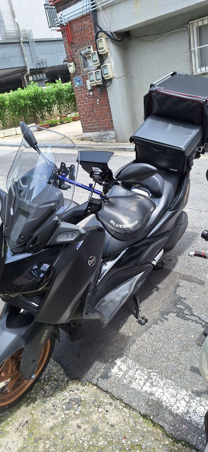 야마하 XMAX 300 ABS thumb 2