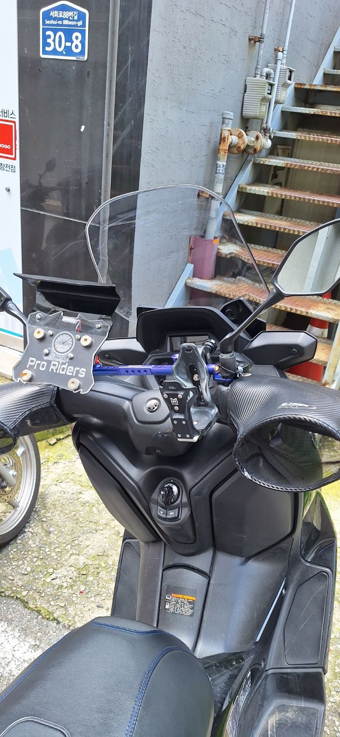 야마하 XMAX 300 ABS more