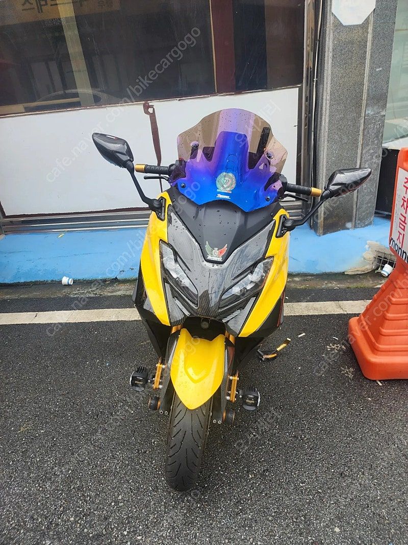 야마하 TMAX 560 main