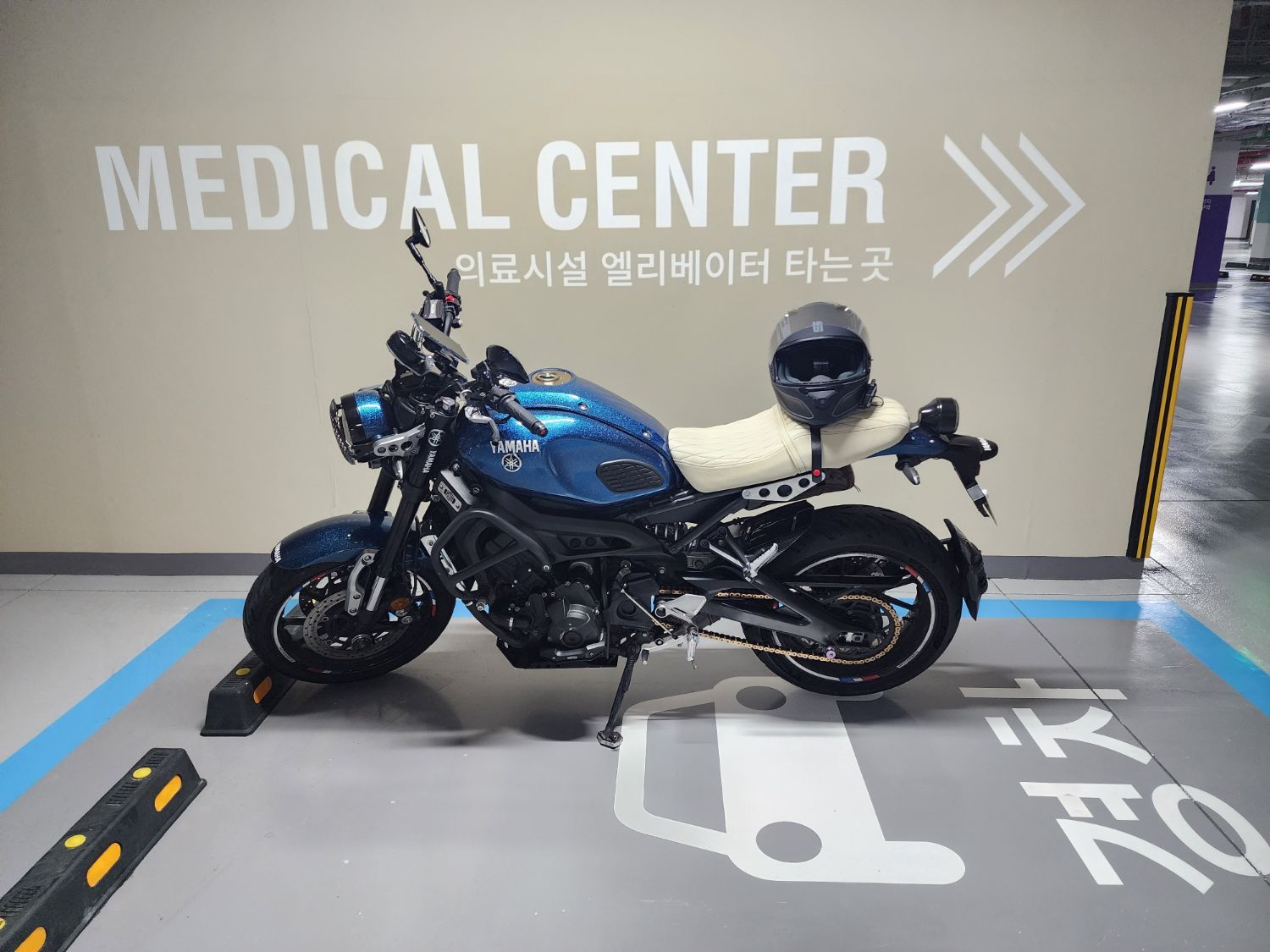 야마하 XSR 900 thumb 2