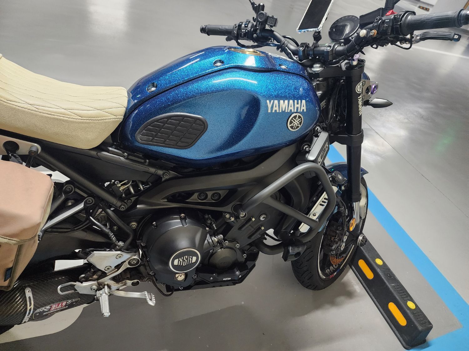 야마하 XSR 900 more