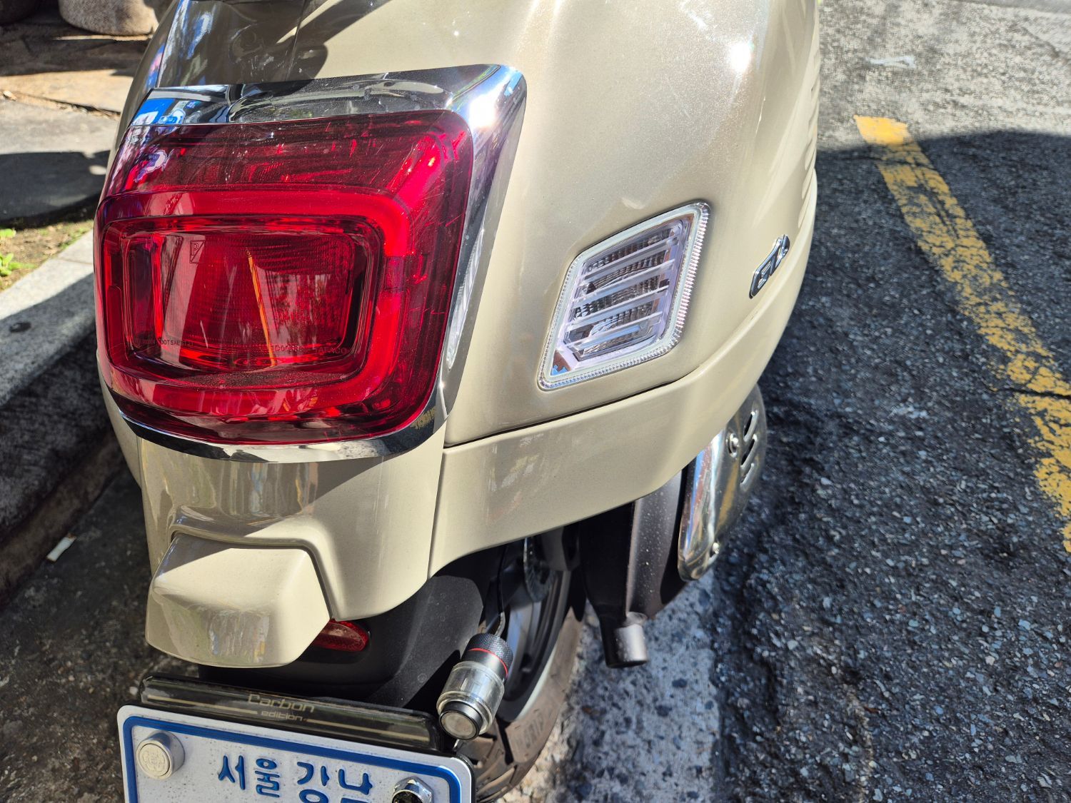 베스파 GTS 300 more