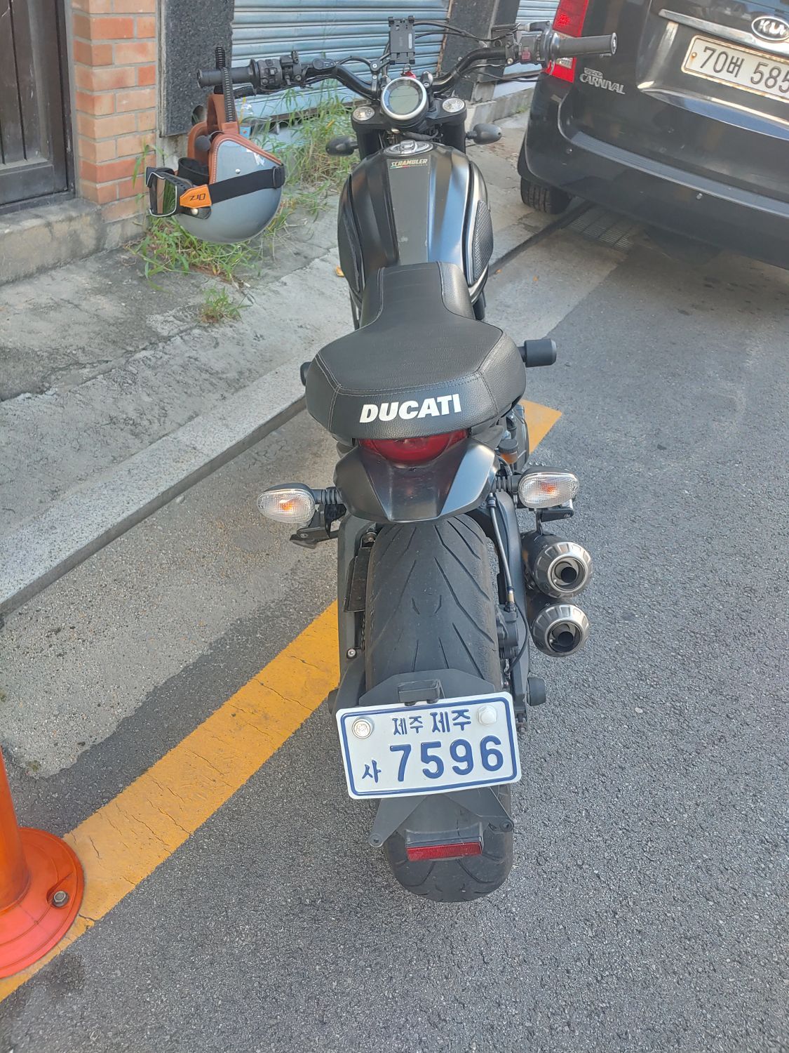 두카티 스크램블러 아이콘 more