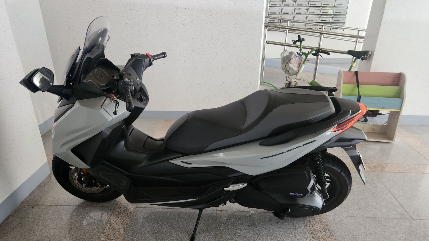 혼다 포르자 350 thumb 2