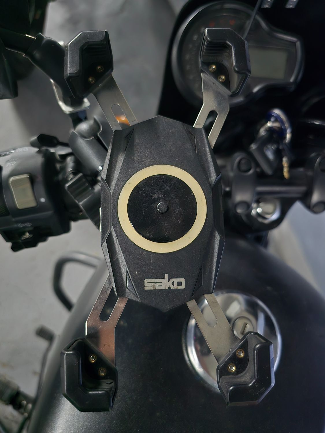 KR모터스 아퀼라 300 S more