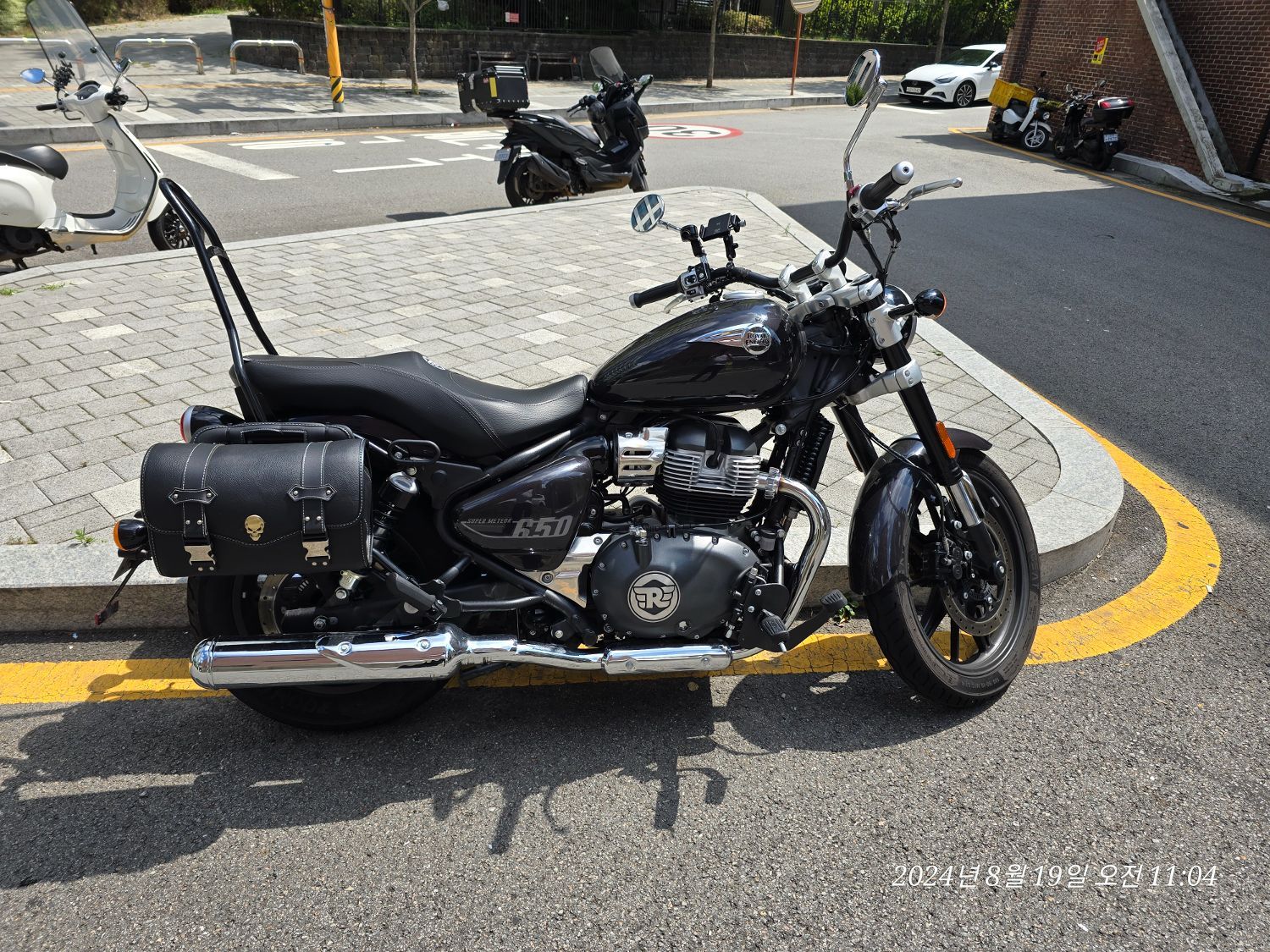 로얄엔필드 슈퍼메테오 650 thumb 2