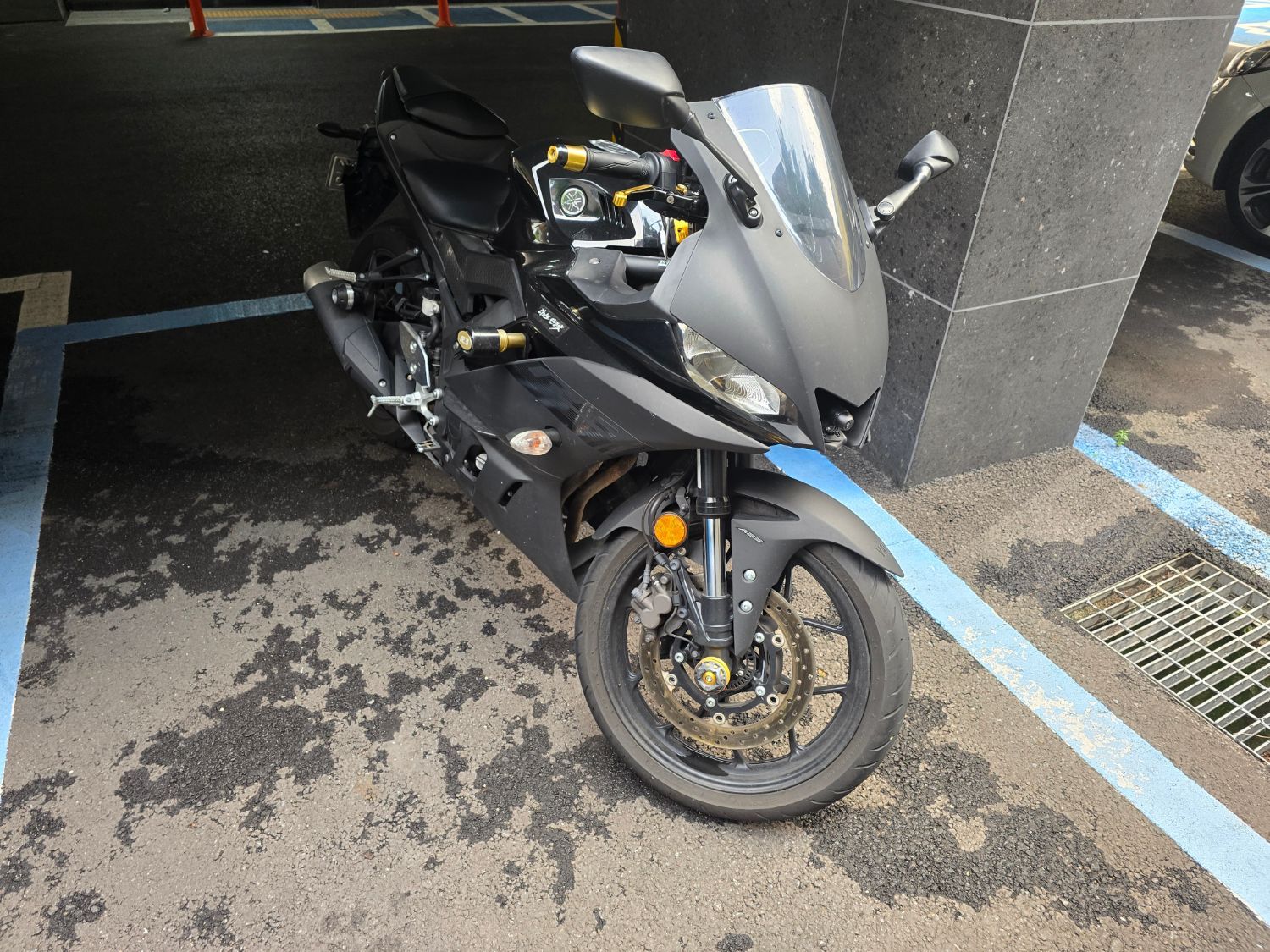 야마하 YZF R3 more