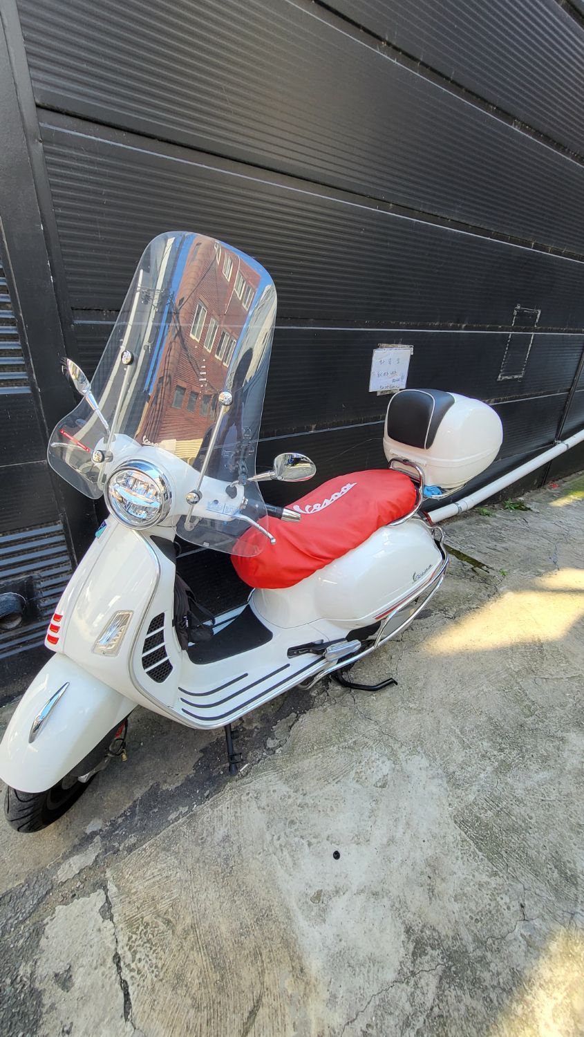 베스파 GTS 300 슈퍼스포츠 thumb 2