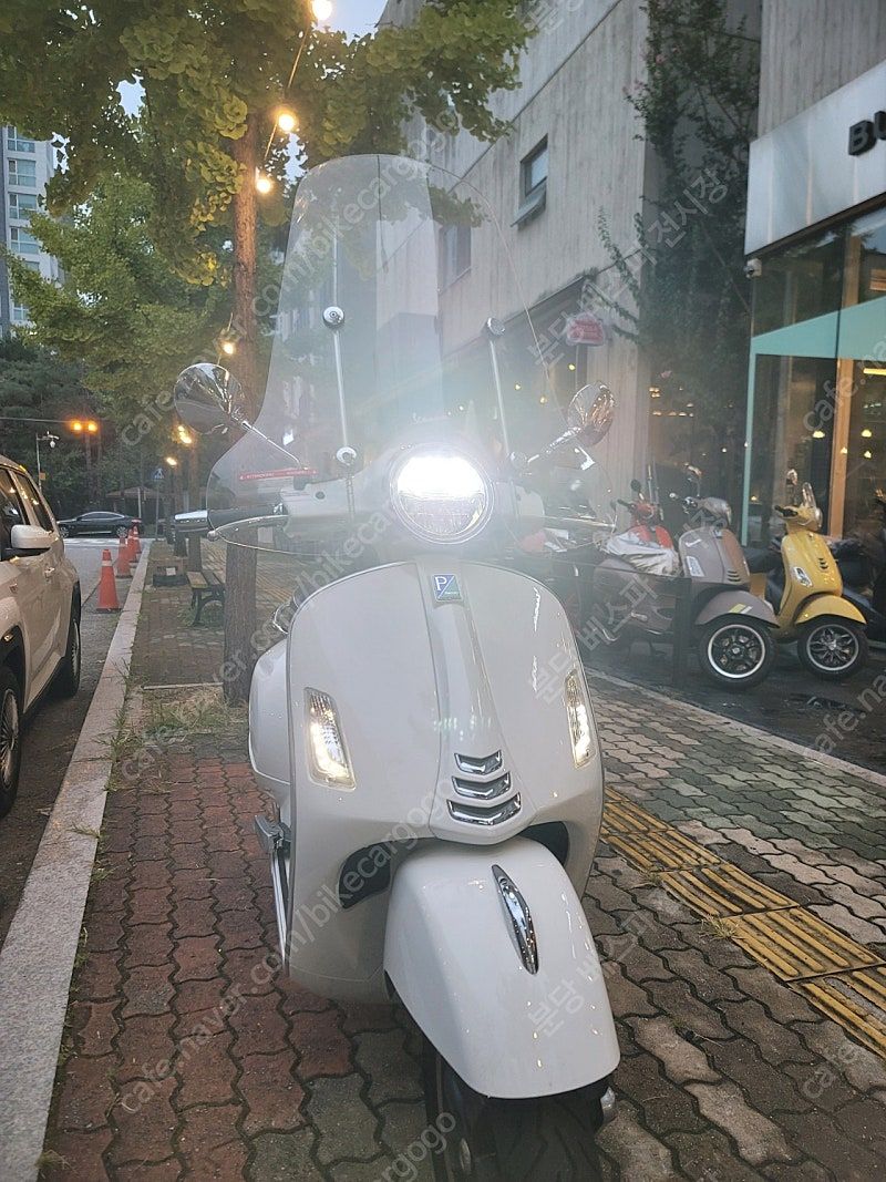 베스파 GTS 125 HPE thumb 2