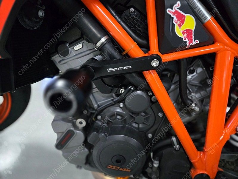 KTM 1290 슈퍼듀크 R more