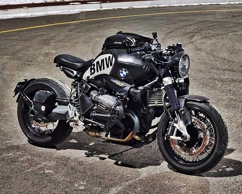 BMW R nine T main