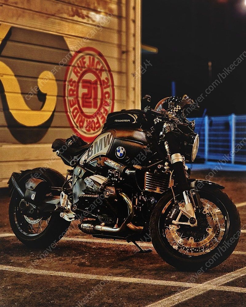 BMW R nine T more