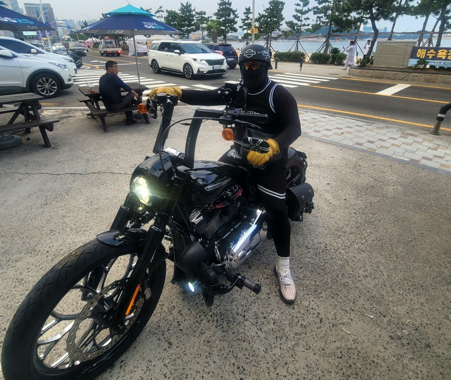 할리데이비슨 브레이크아웃 114 2022 블랙 사진 3