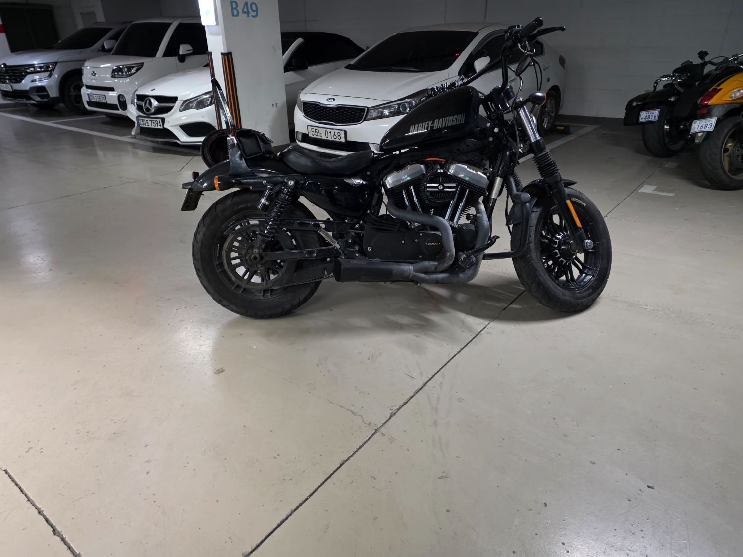 할리데이비슨 포티에잇 2019 블랙 사진 2