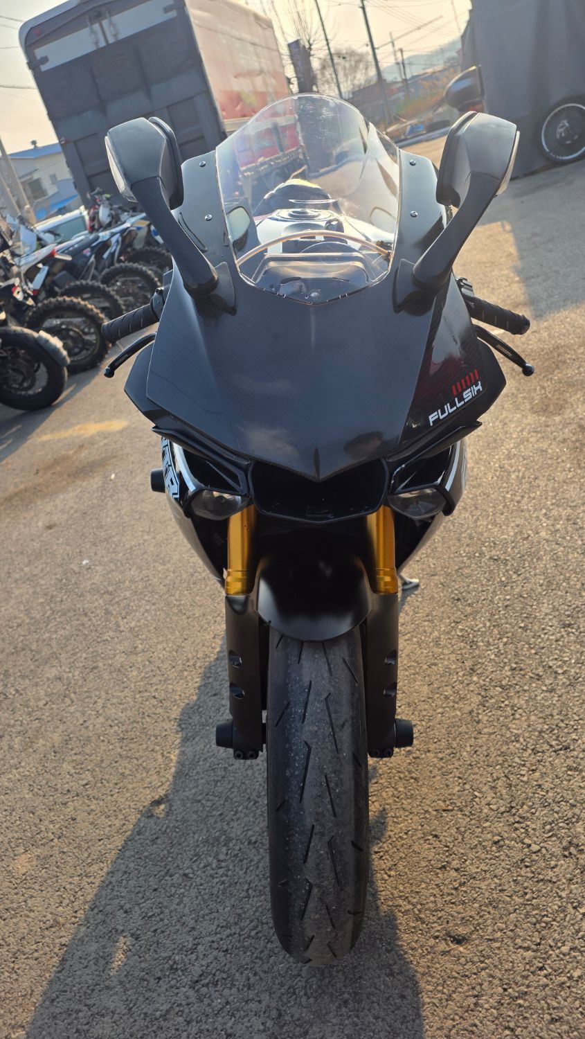 야마하 YZF R1 2015 블랙 사진 2