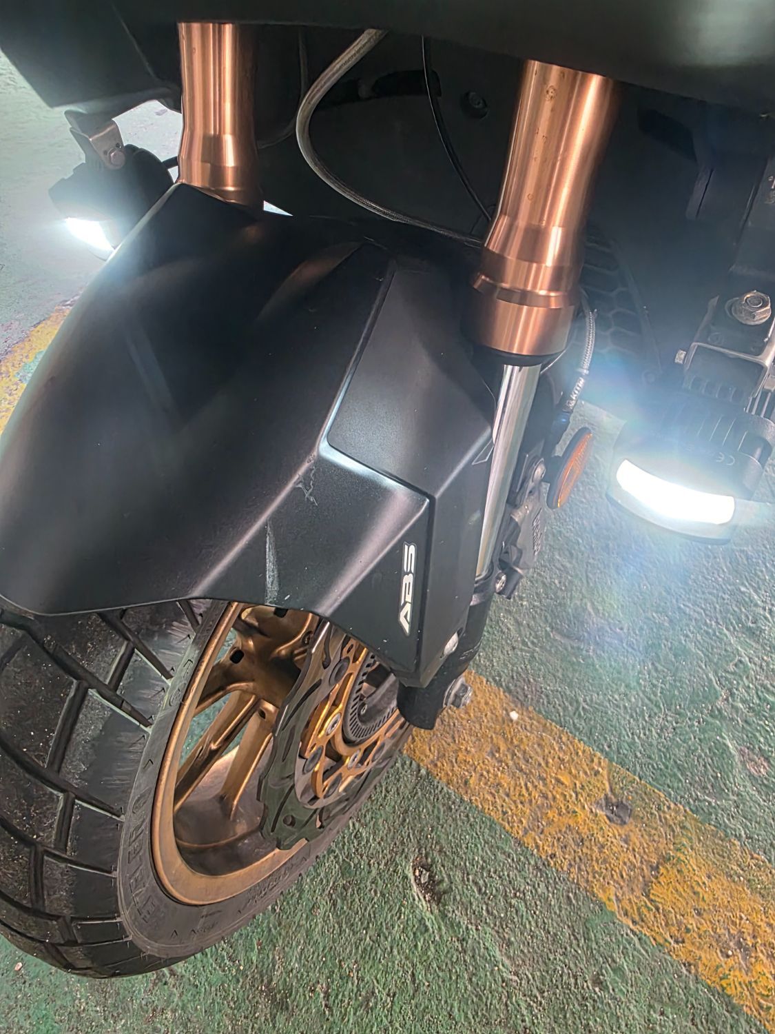 혼다 ADV 350 more
