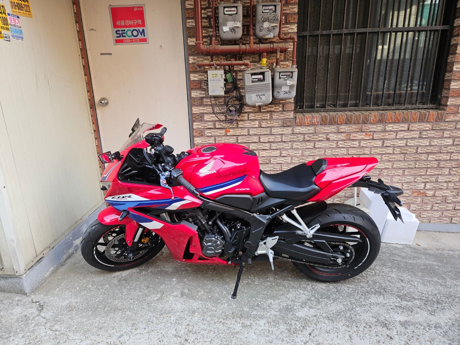 혼다 CBR 650 R 2024 레드 사진 4