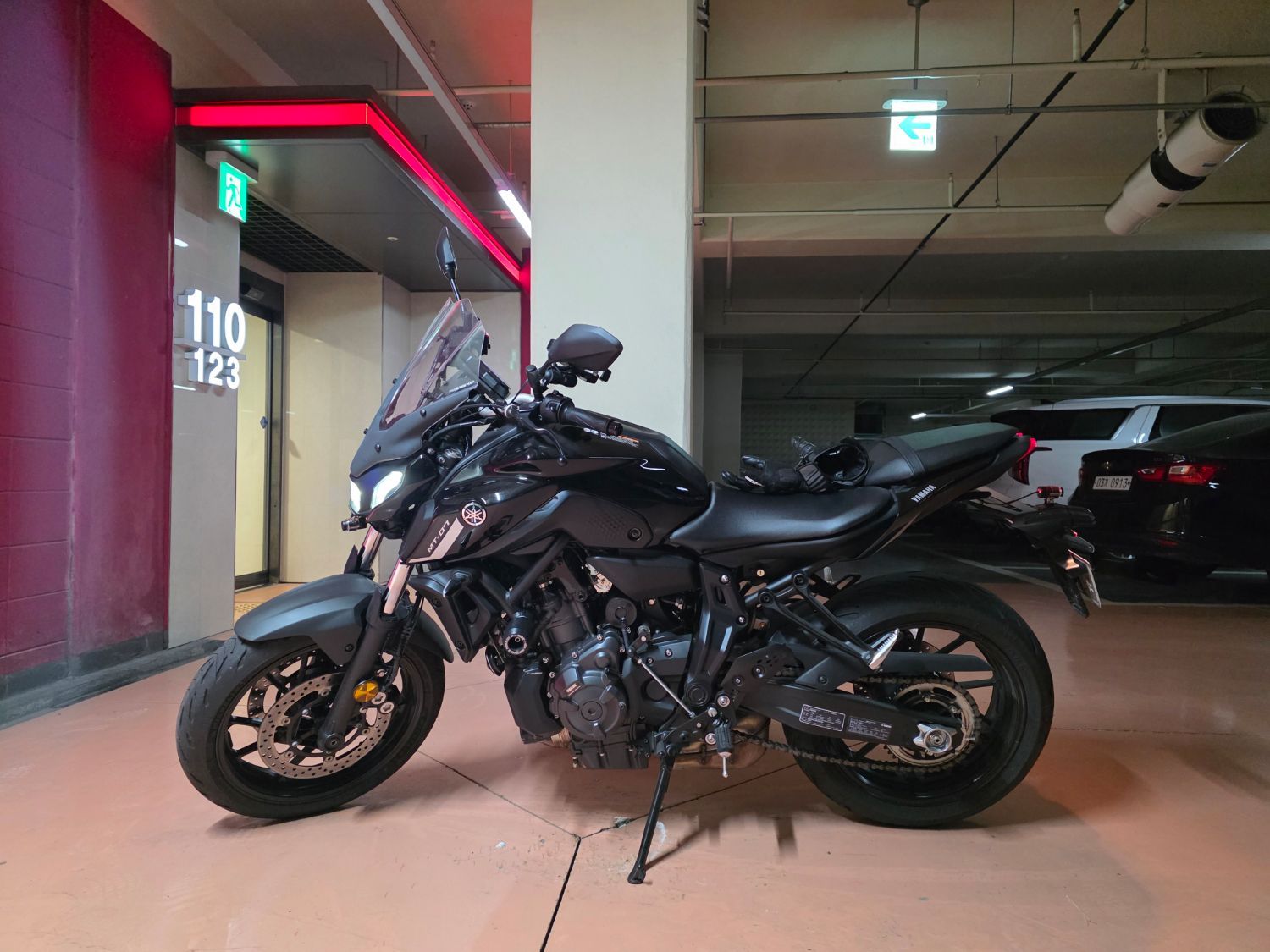 야마하 MT 07 2024 블랙 사진 3