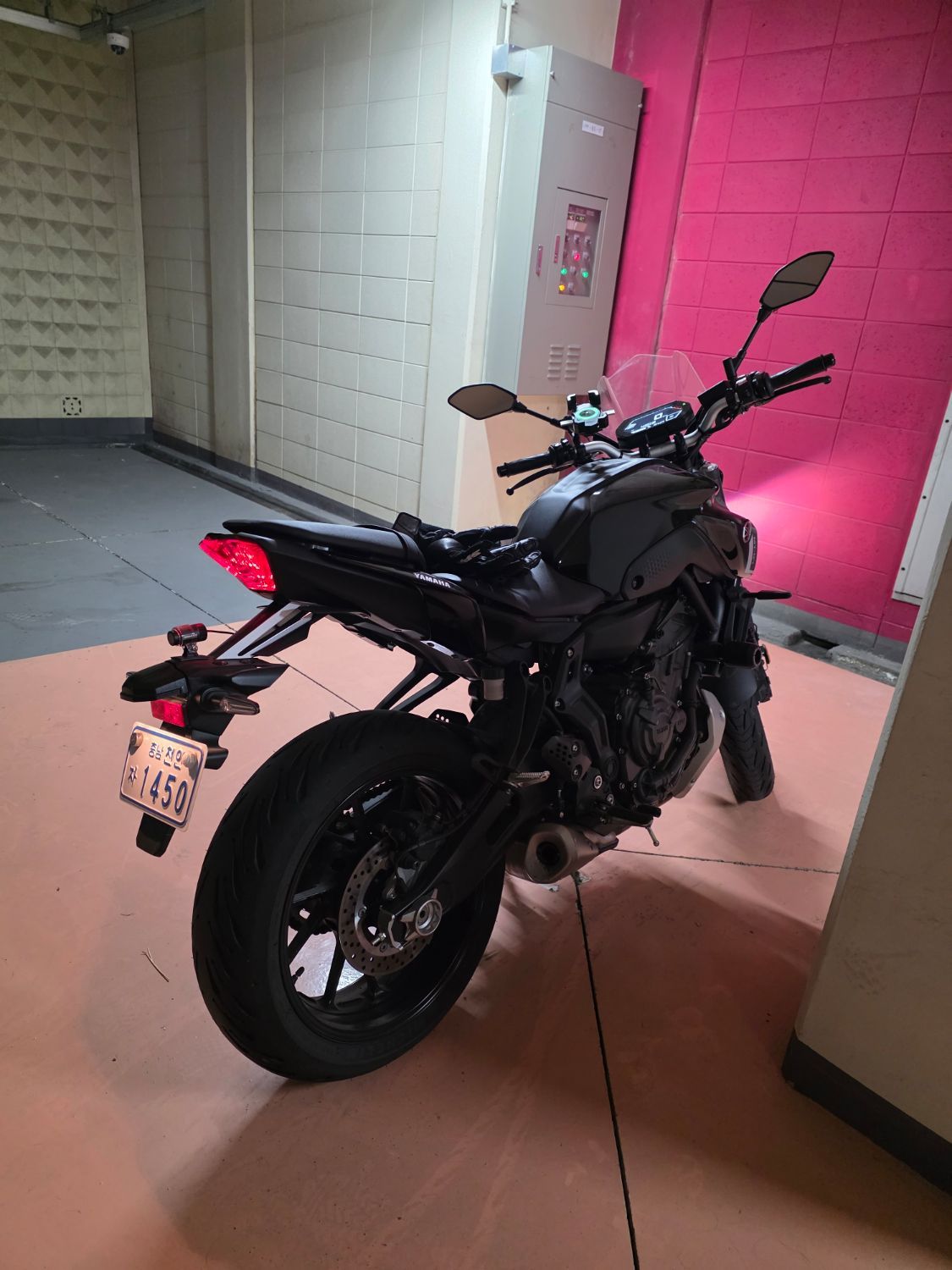 야마하 MT 07 2024 블랙 사진 1