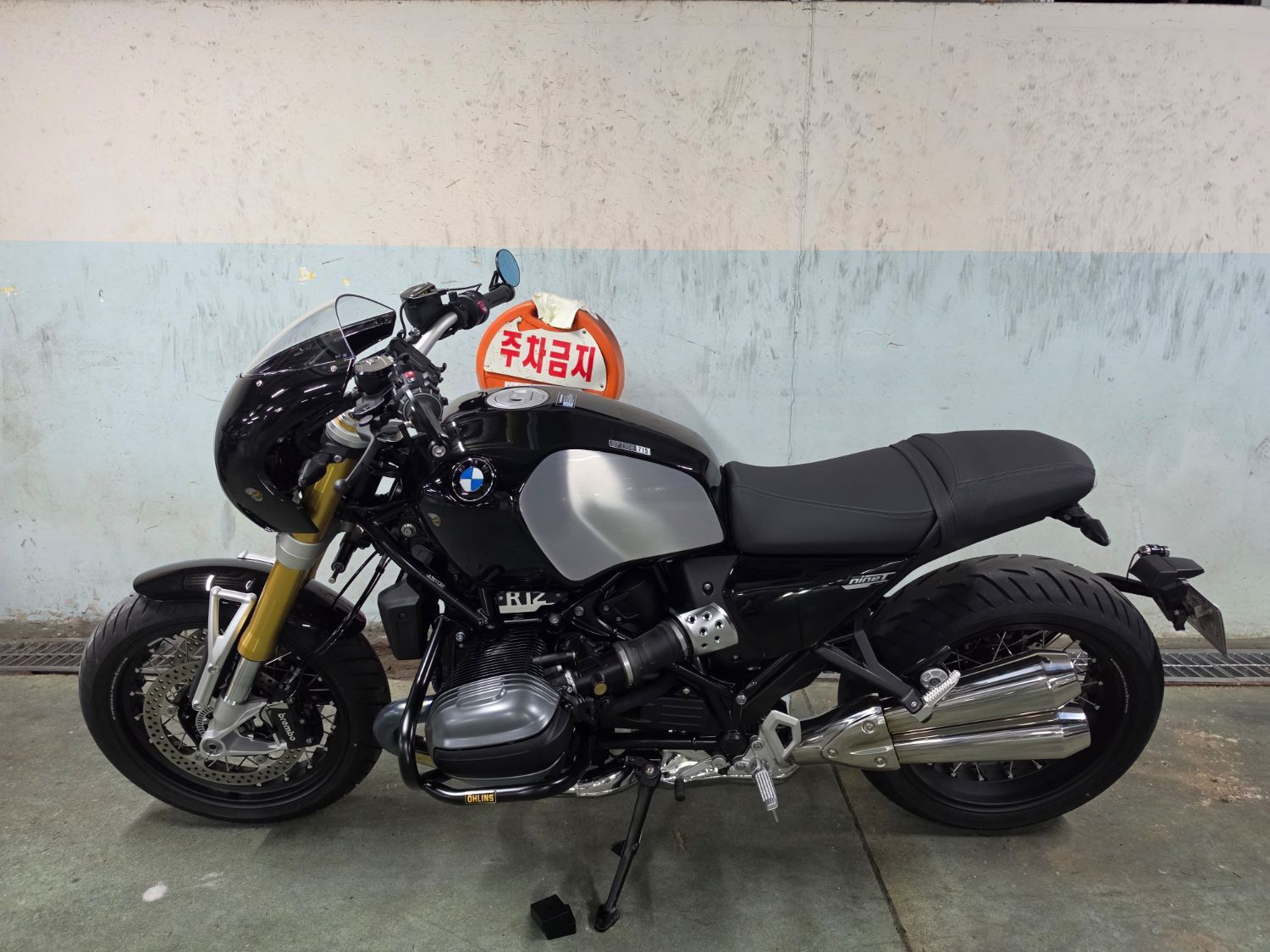BMW R 12 nine T 2024 블랙 사진 1