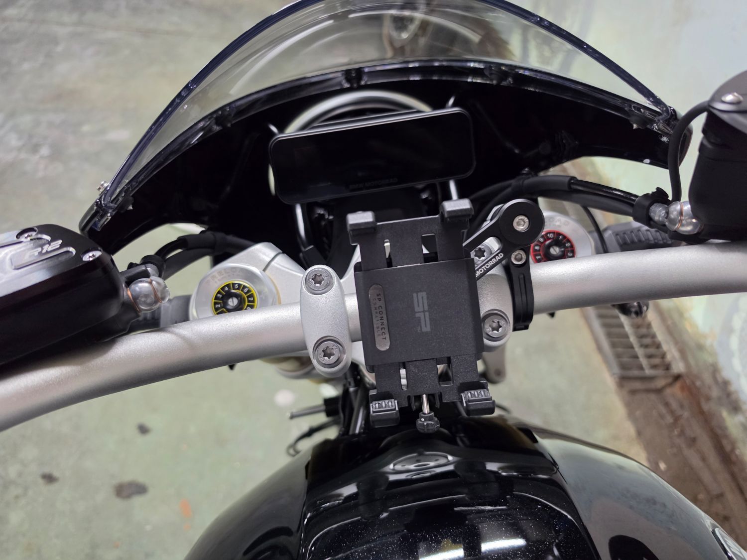 BMW R 12 nine T 2024 블랙 사진 3