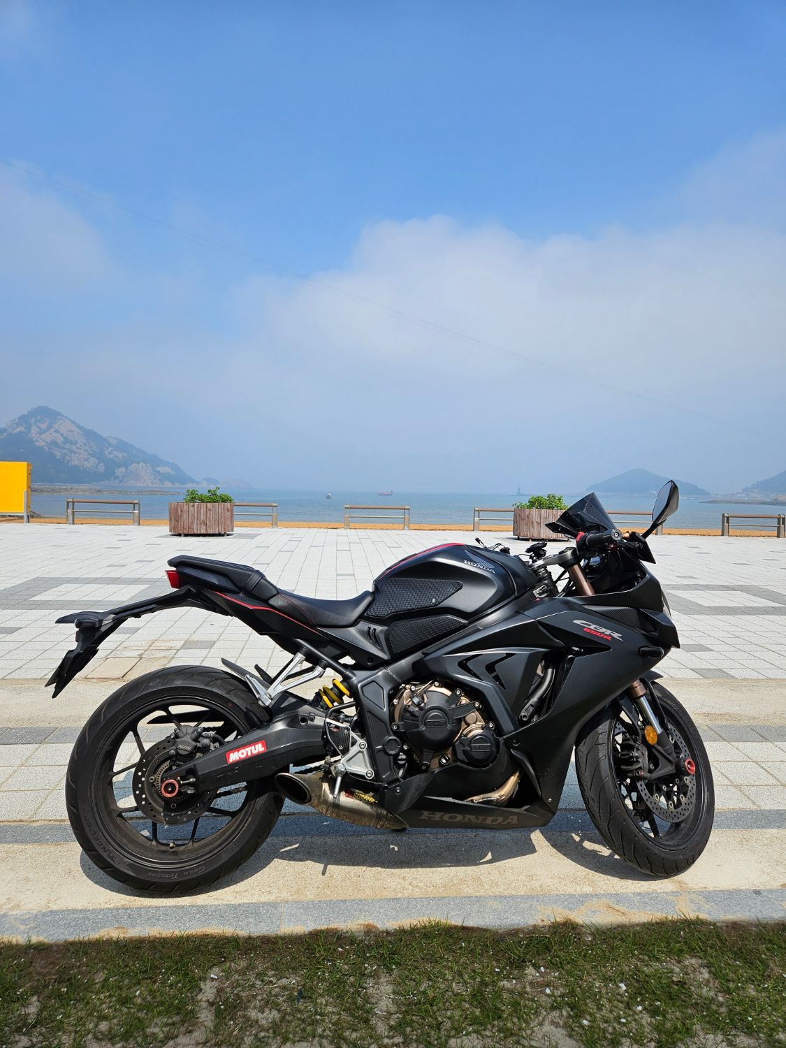 혼다 CBR 650 R MT thumb 2