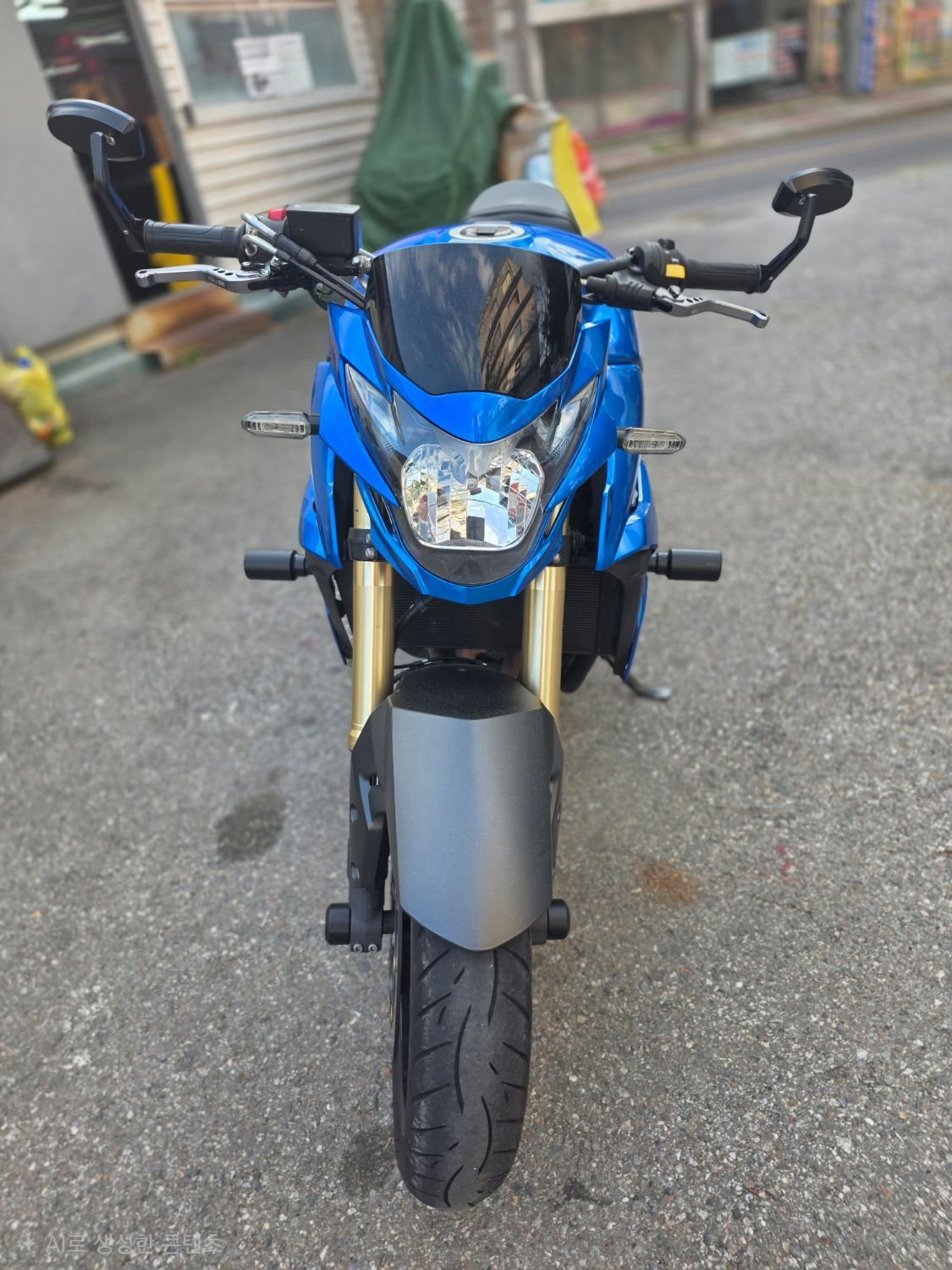 스즈키 GSR 750 A more