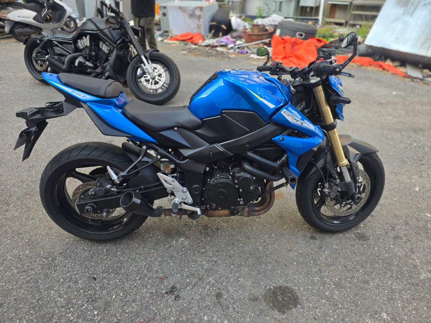 스즈키 GSR 750 A thumb 2