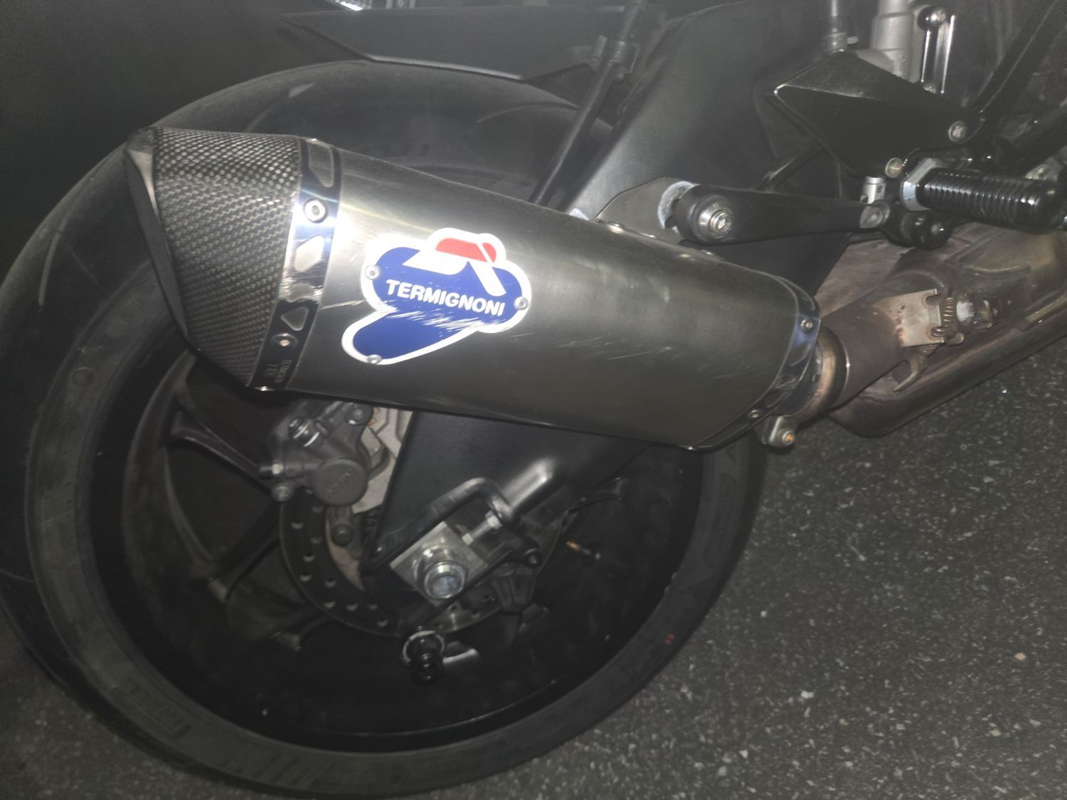야마하 YZF R1 2019 블랙 사진 4