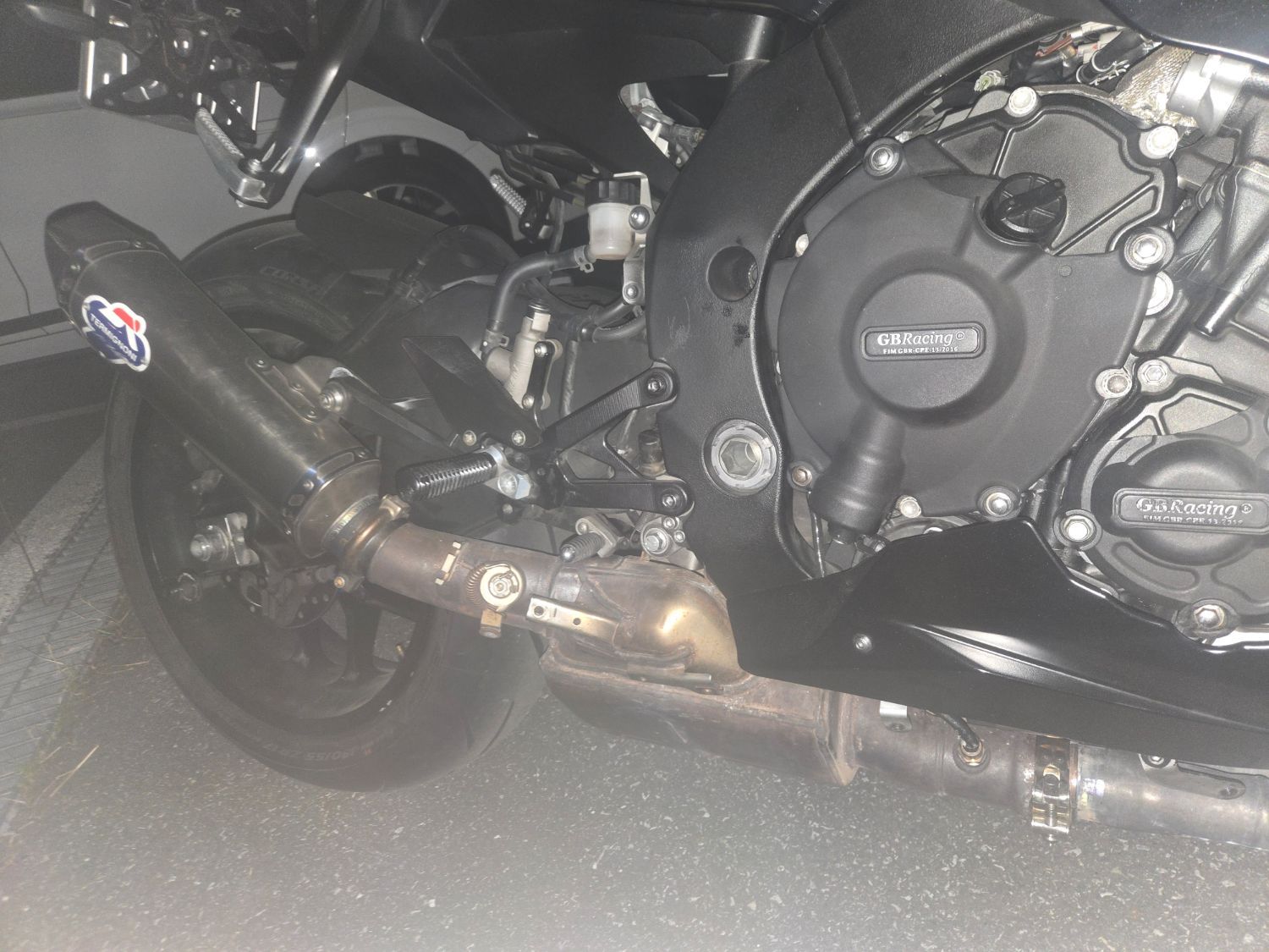 야마하 YZF R1 2019 블랙 사진 3
