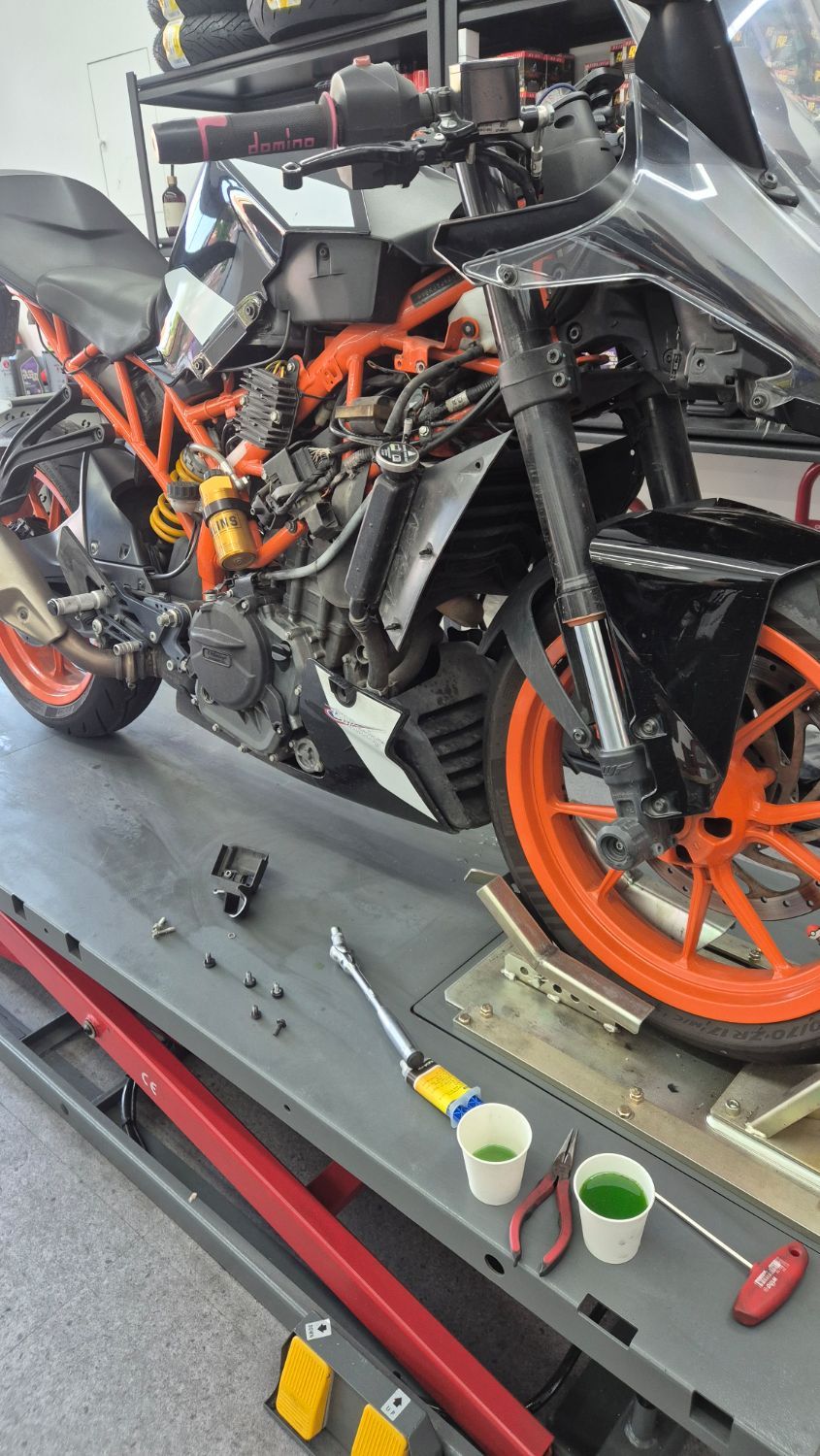 KTM RC 390 more