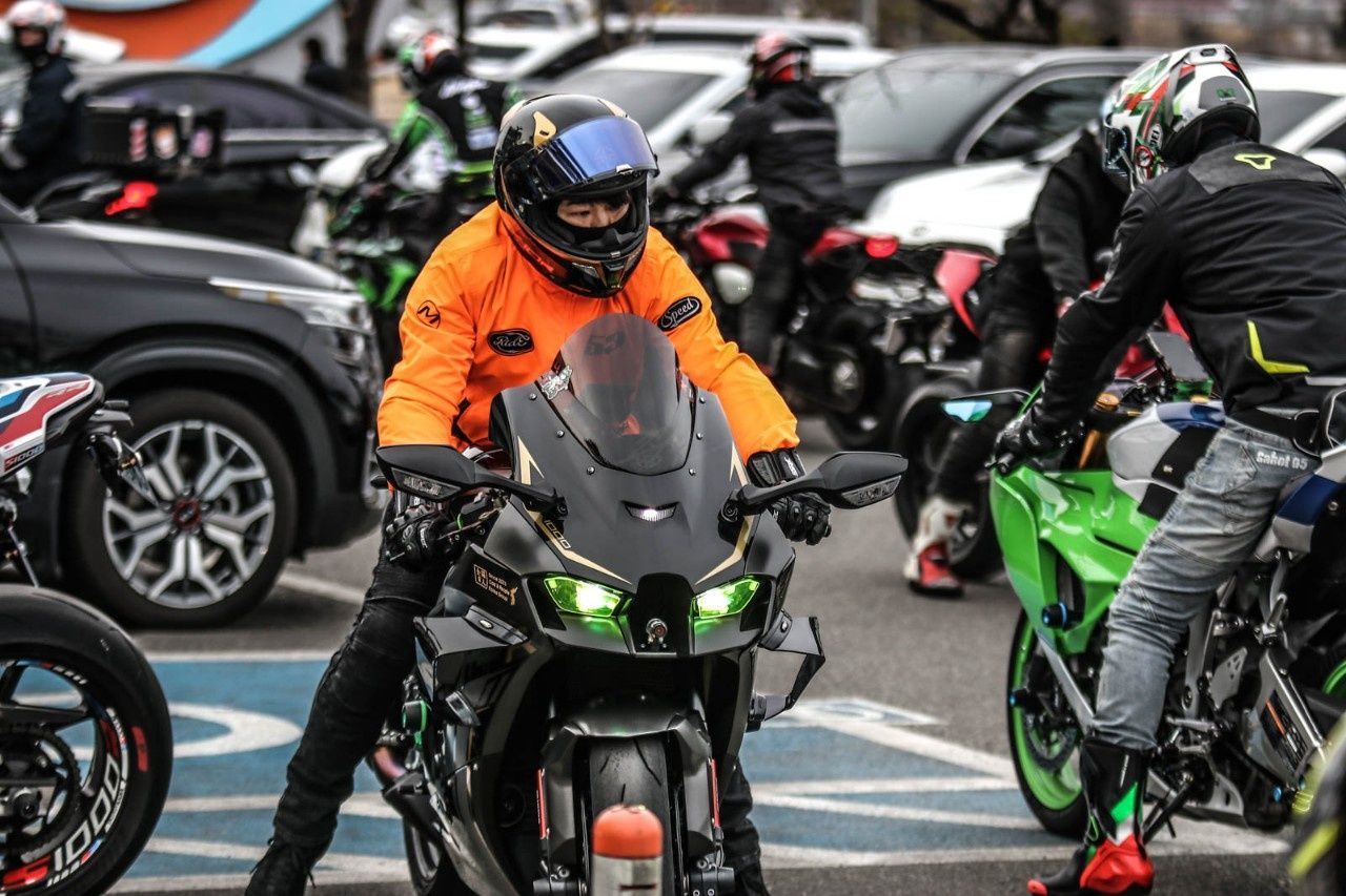 가와사키 닌자 ZX 10 R more