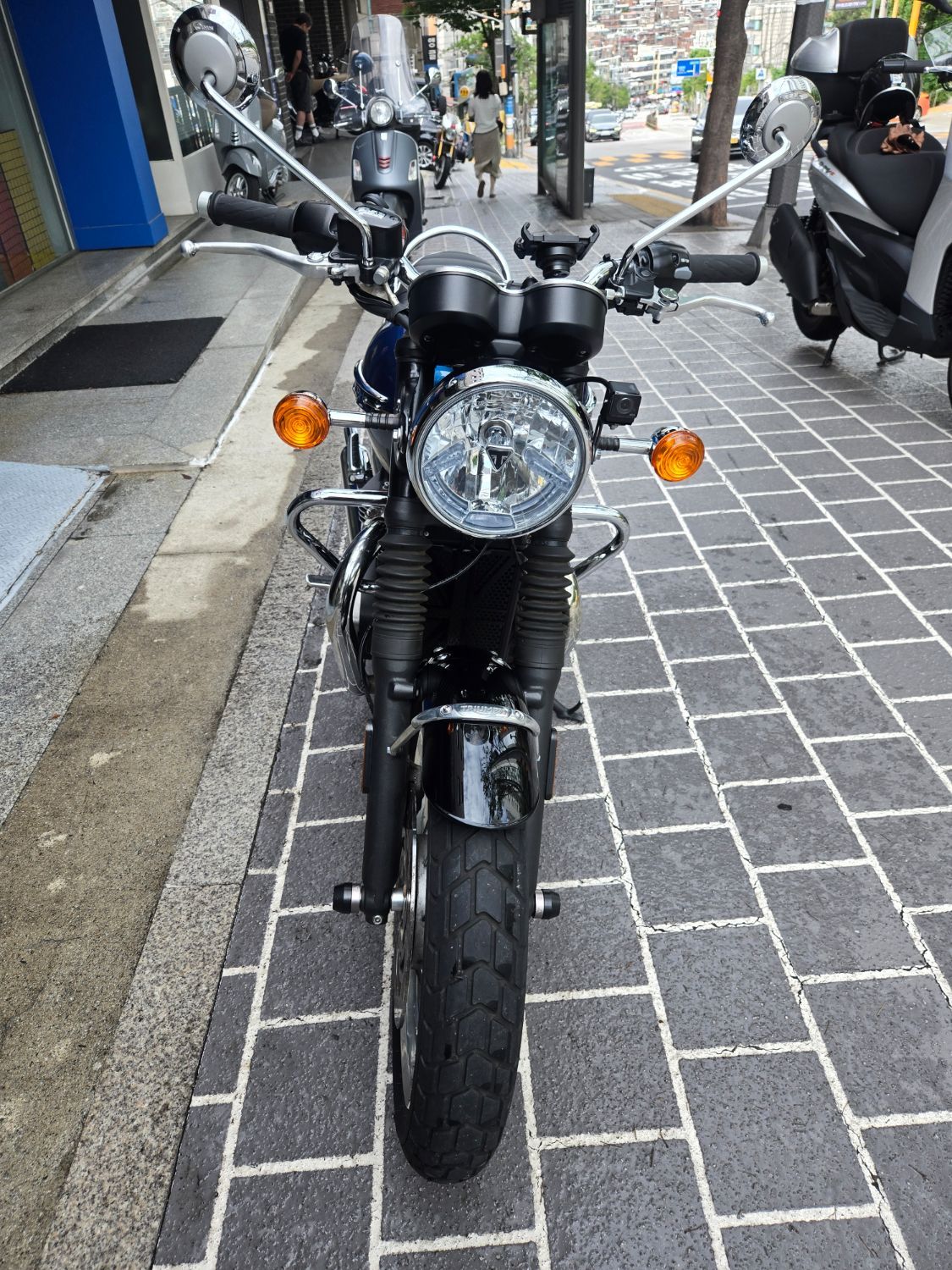 트라이엄프 본네빌 T120 more