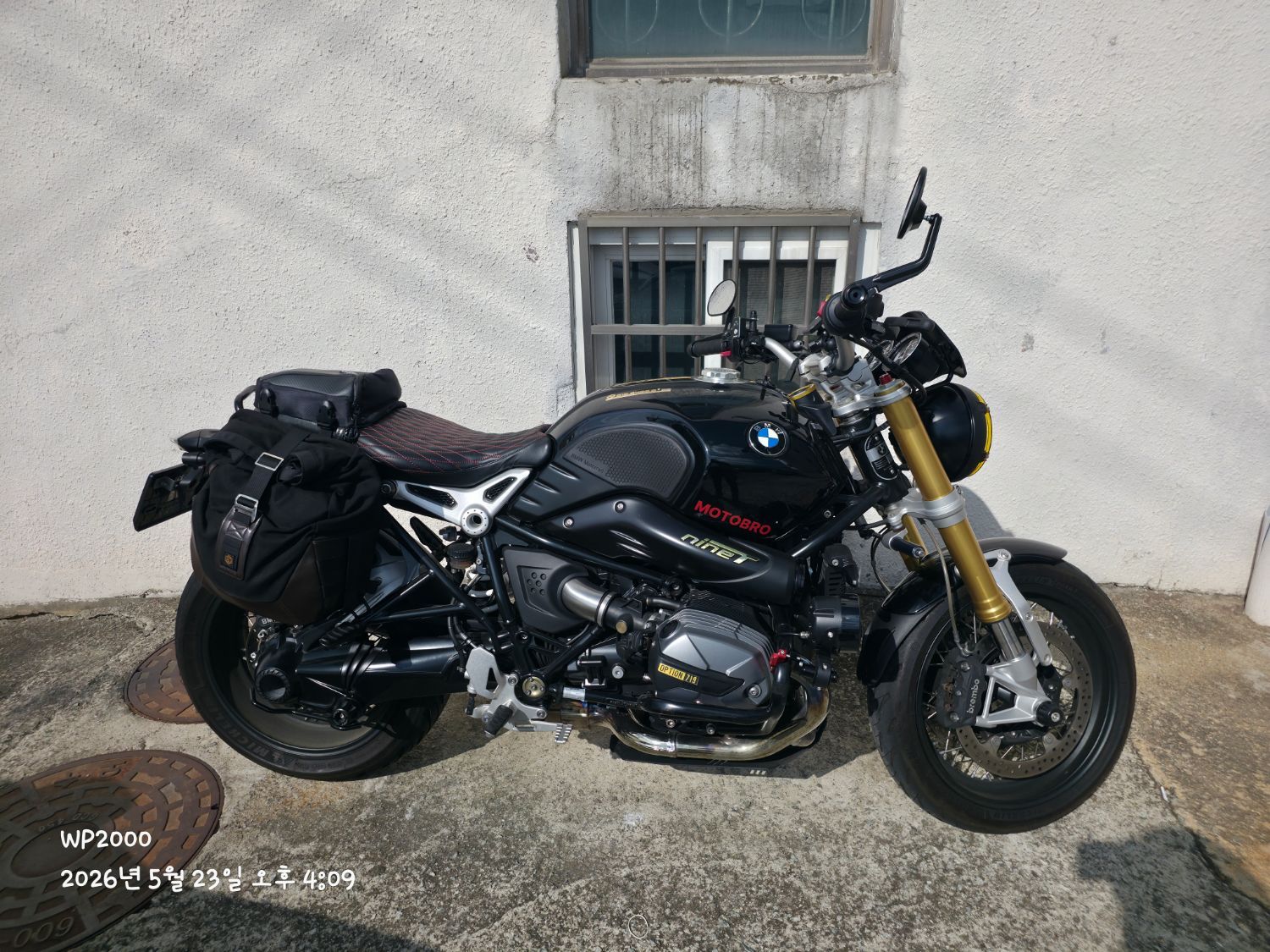 BMW R nine T 2023 화이트 사진 3