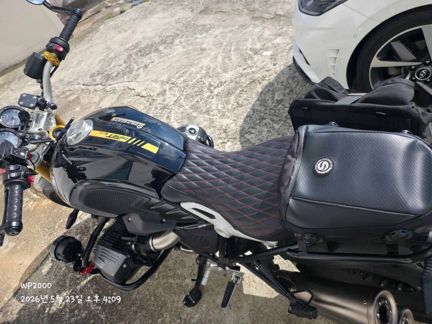 BMW R nine T 2023 화이트 사진 4