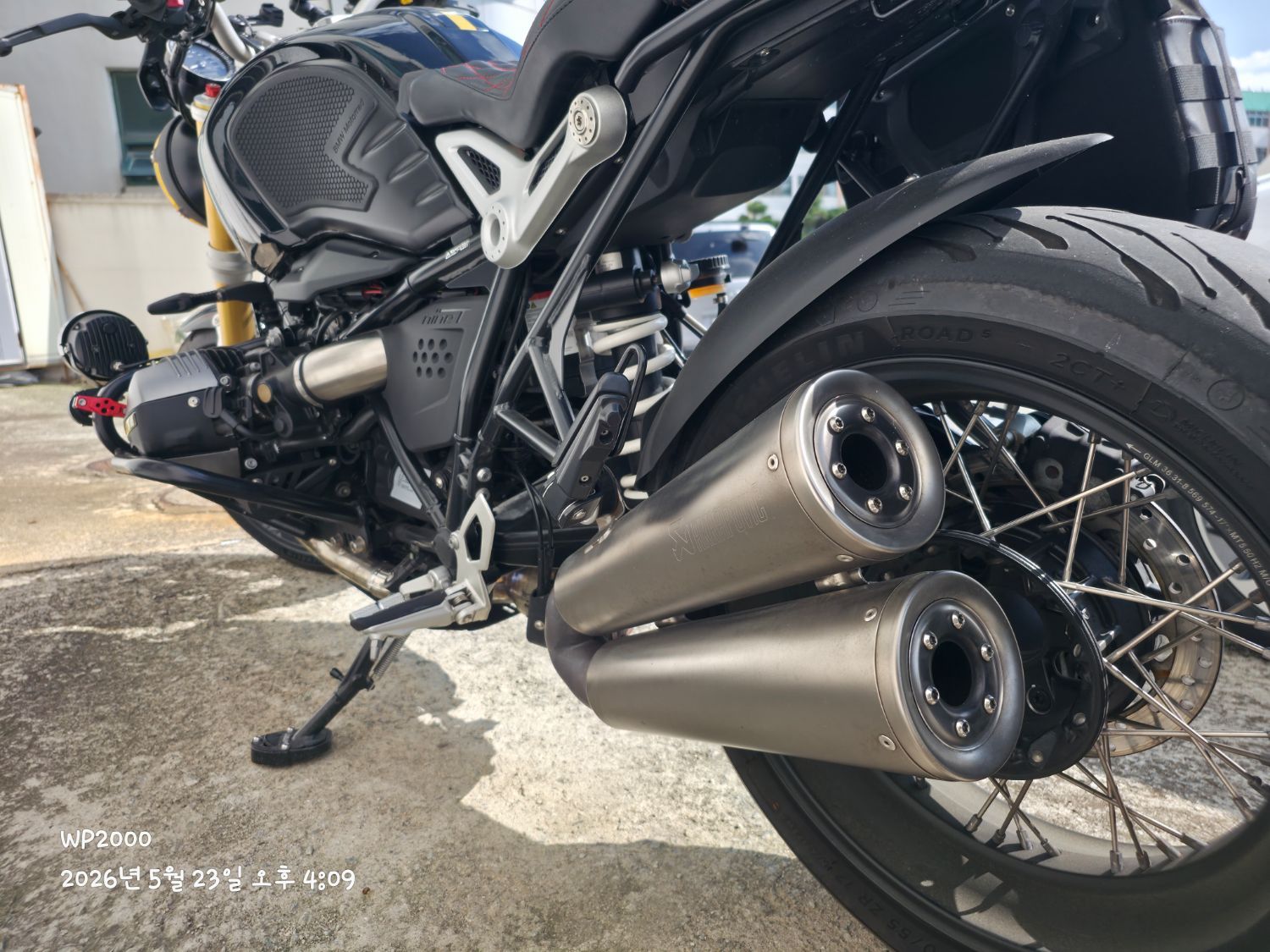 BMW R nine T 2023 화이트 사진 5