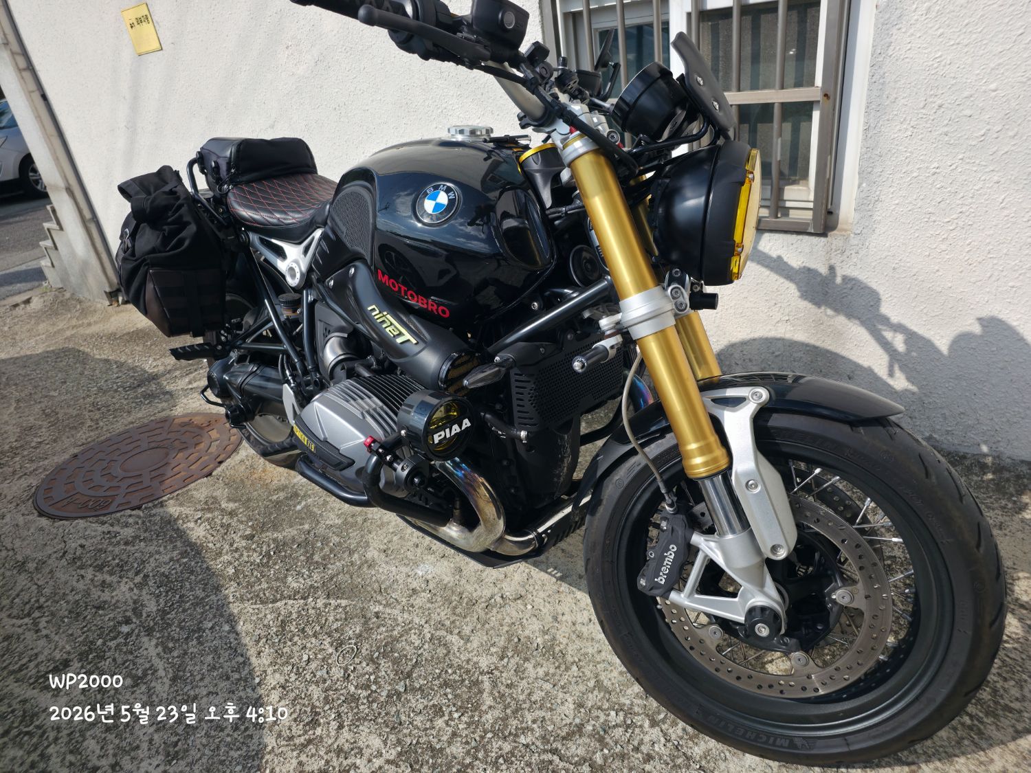 BMW R nine T 2023 화이트 사진 2