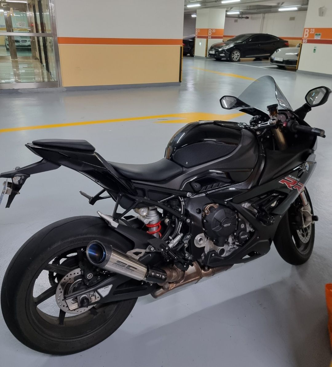 BMW S 1000 RR 2021 블랙 사진 2
