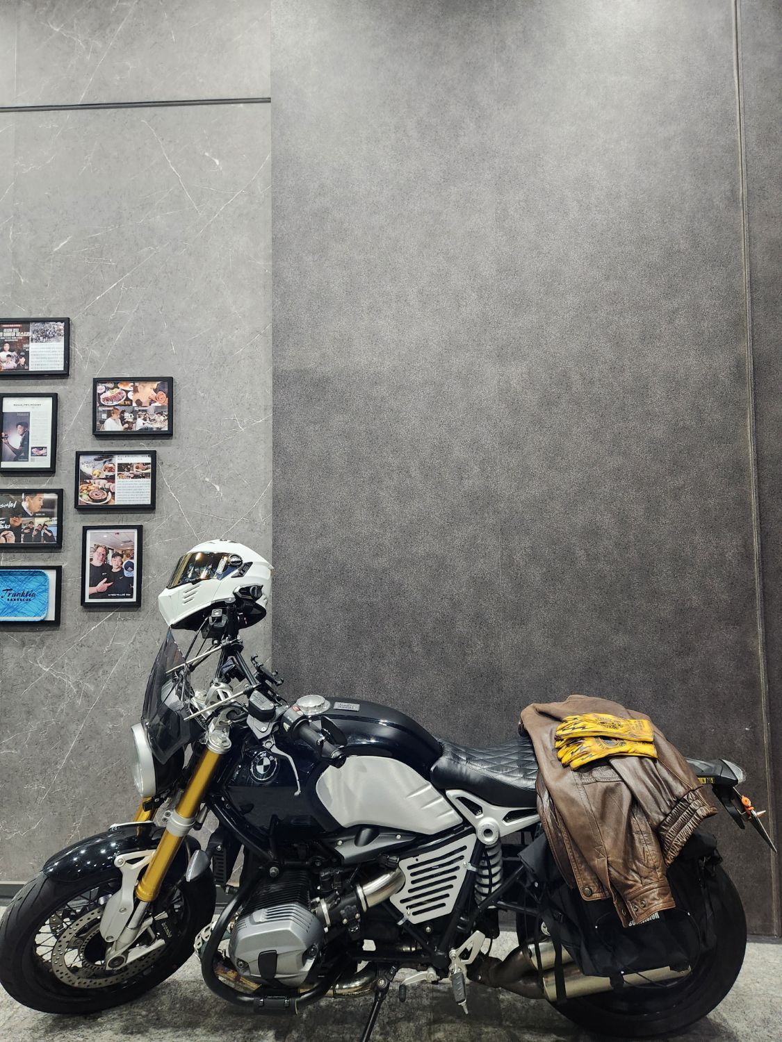 BMW R nine T main