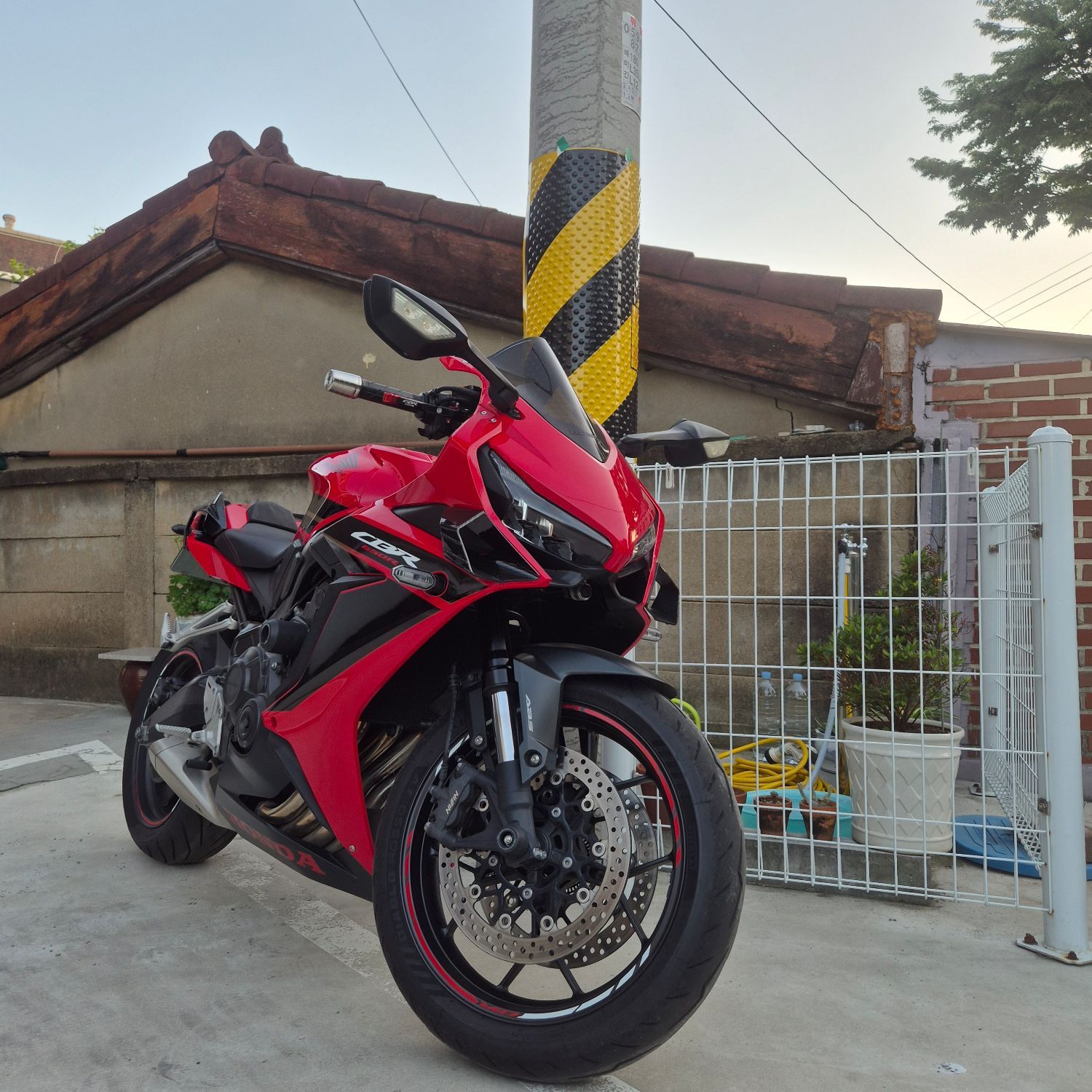혼다 CBR 650 R MT thumb 2