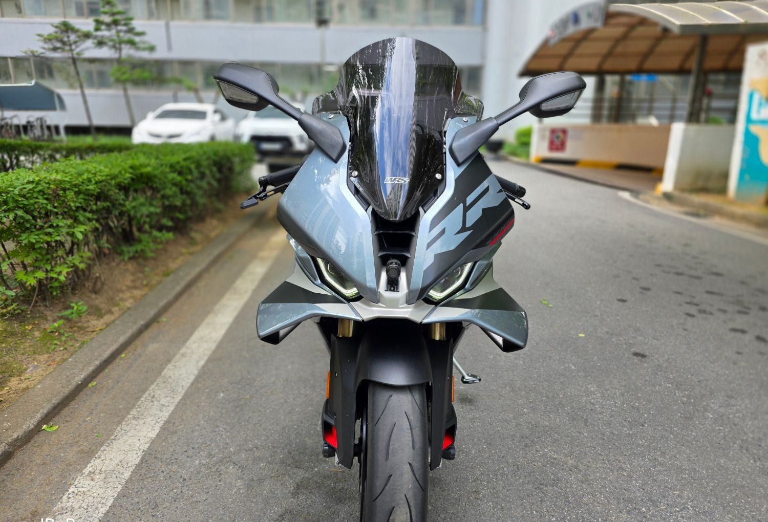 BMW S 1000 RR 2025 실버