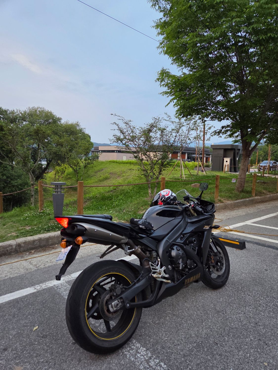 야마하 YZF R1 thumb 2